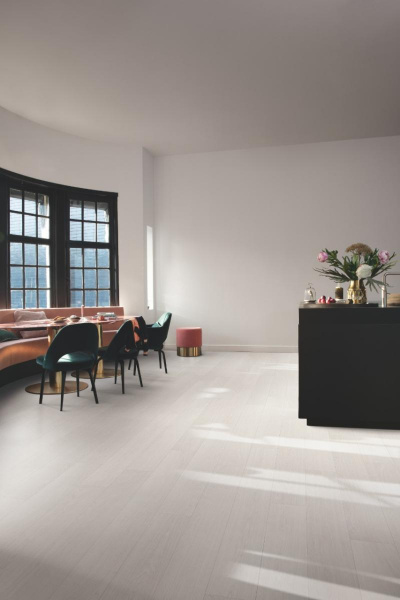 Ламинат Quick-Step Дуб серый лакированный IM4665 Ламинат Quick-Step Дуб серый лакированный IM4665